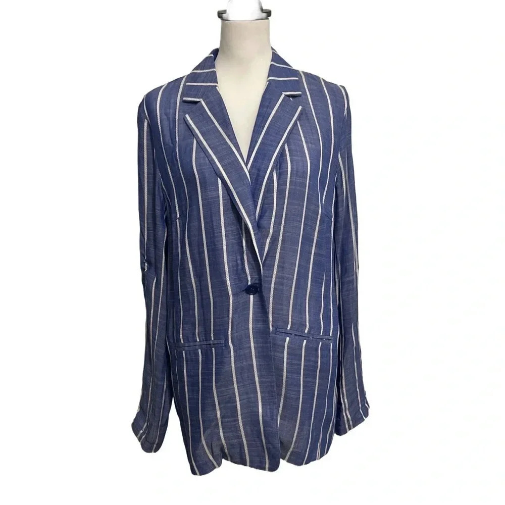 Tribal Women’s Pin Striped Light Weight Jacket. Medium. Excellent condition!